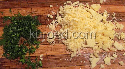 Куриные биточки с сырно-укропной начинкой, пошаговое приготовление - начинка: нарезать укроп, натереть  сыр