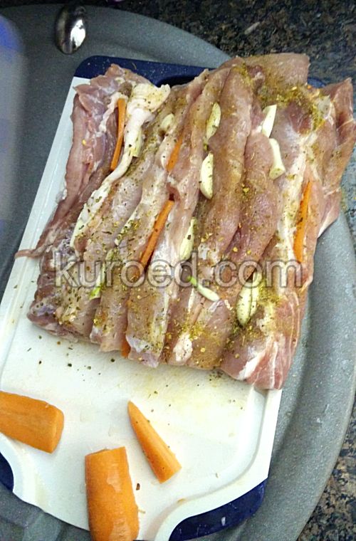 Буженина, пошаговое приготовление - мясо нашпиговать чесноком и морковью