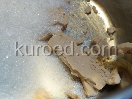 Дрожжевое тесто на кефире, пошаговое приготовление - дрожжи растереть с сахаром