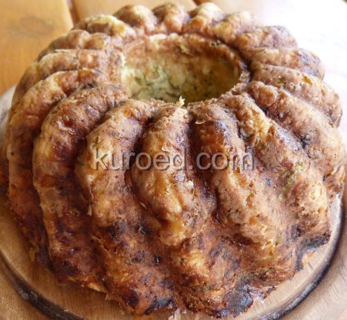 Кабачковый пирог с творогом, пошаговое приготовление - испеченный пирог на доске