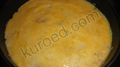 Картофельная запеканка с мясом, пошаговое приготовление - верх запеканки смазать желтком