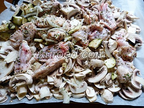 Курица с грибами и баклажанами, пошаговое приготовление  - добавить курицу и баклажаны