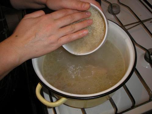Суп харчо, пошаговое - добавить в бульон рис