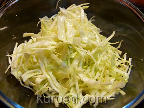 Салат из капусты - капусту помять руками до появления сока