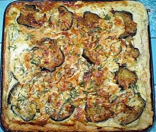 Пирог с баклажанами, сыром и зеленью
