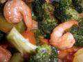 Креветки с овощами в чесночном соусе