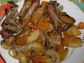 Ребра с картошкой и грибами, запеченные в духовке
