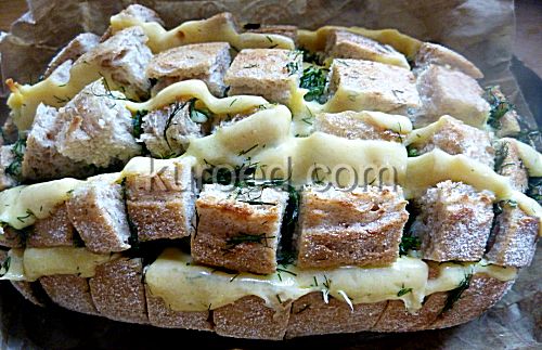 Хлеб с чесноком, сыром и укропом, пошаговое приготовление - запекать до расплавления сыра