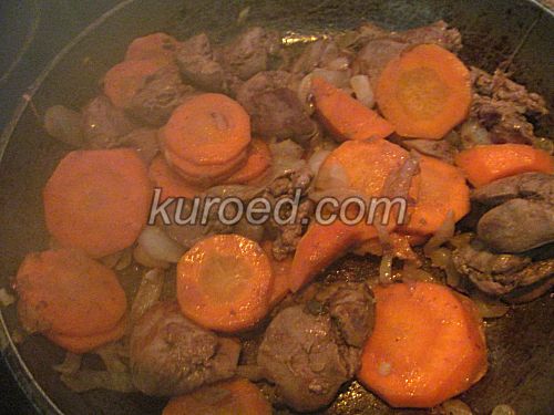 Говяжья печень с морковью, пошаговое приготовление  - обжаривать, помешивая