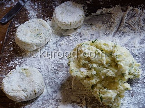 Картофляники с творогом, пошаговое приготовление -  из теста сформовать круглые пирожки