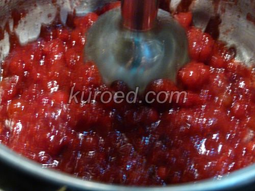 Кисель из клюквы, пошаговое приготовление - ягоды измельчить блендером