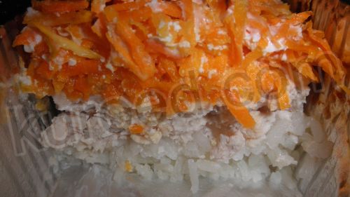 Куриная запеканка с морковью и рисом, срез