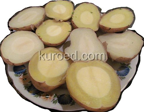 Печеная картошка с мясом, пошаговое приготовление - картофелины разрезать пополам