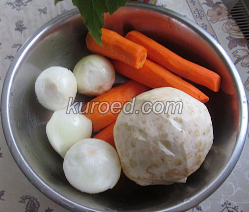 Тушеная морковь с сельдереем, пошаговое приготовление  - Овощи почистить, вымыть