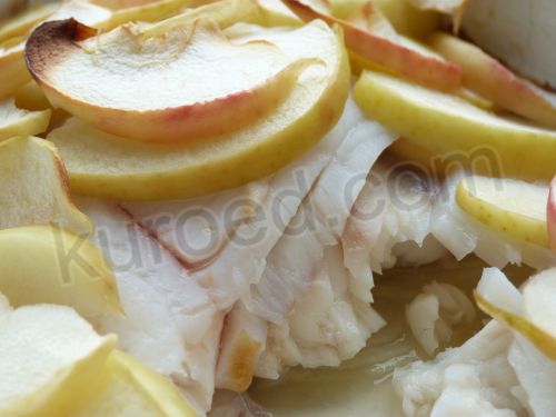 Рыба, запeчeнная с яблоками, пошаговое приготовление
