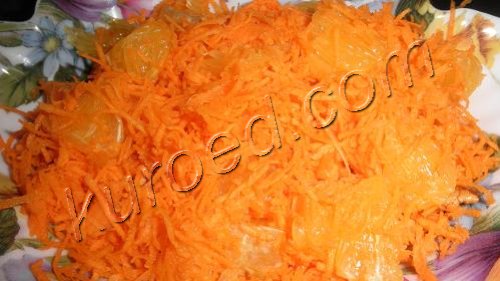 Салат Оранжевое солнце, фоторецепт - Тертую морковь  смешать с апельсинами