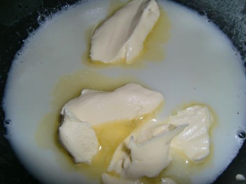 Сахарное печенье, пошаговое приготовление  - Сахар и масло растворить в молоке