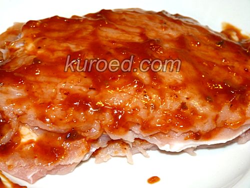 Отбивные из свинины, пошаговое приготовление  - Каждую смазать тонким слоем горчицы или кетчупа