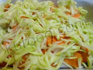 Треска с овощами, пошаговое приготовление -  накрыть  слоем тертых кабачков