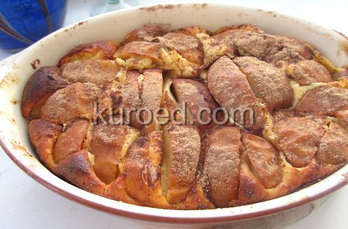 Творожная запеканка с яблоками и корицей