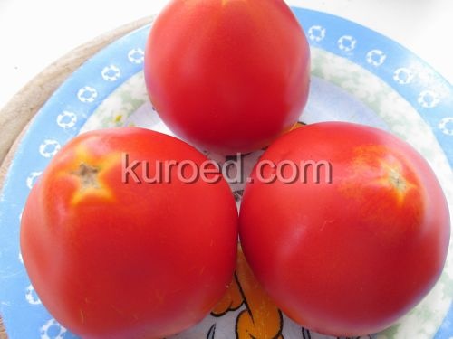 Спелые помидоры перед фаршировкой