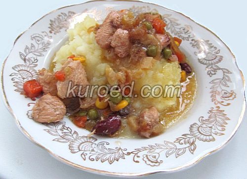 Гуляш из курицы с подливкой